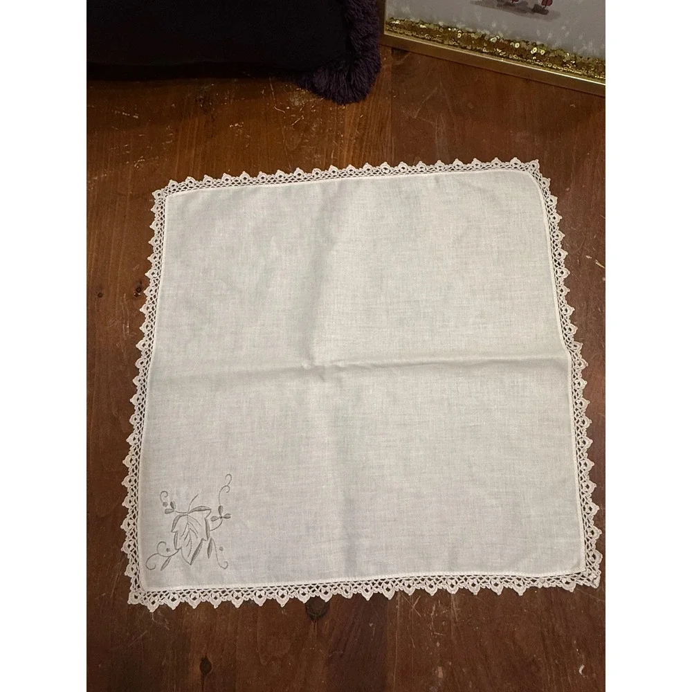 Vintage White Linen Placemats Set of 8 Embroidered Leaf Crochet Lace Trim 16x16